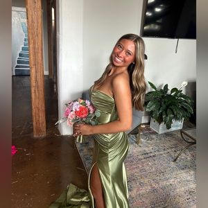 SHERRI HILL 56101 MOSS